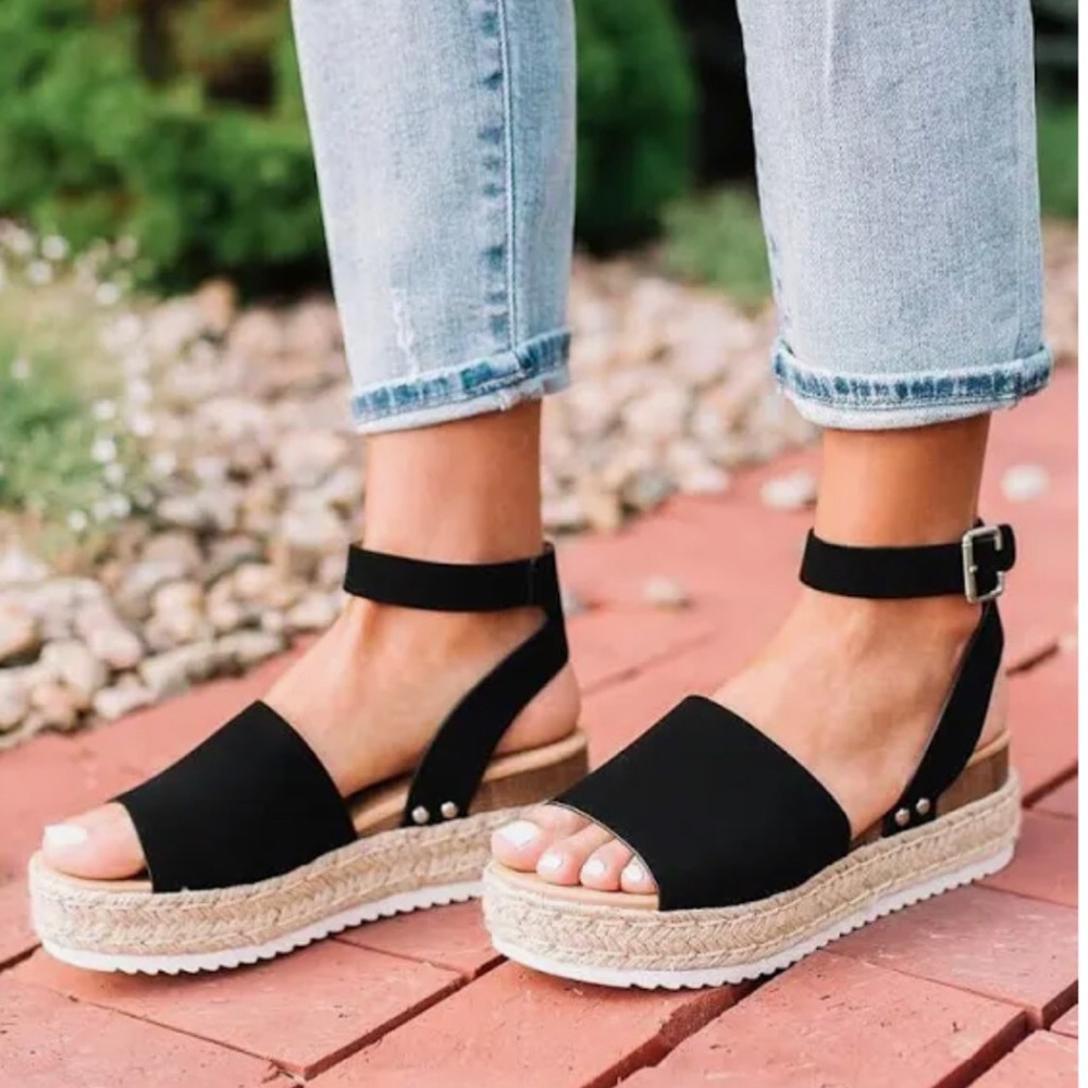 Black platform Sandals size 6 brand new